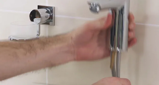 Установка смесителя Grohe в ванной комнате на Совхозной улице, Люблино