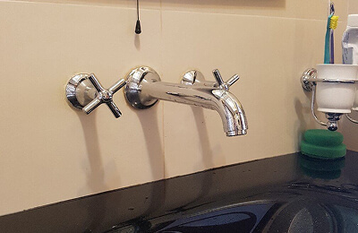 Замена смесителя Hansgrohe Axor в ванной комнате на Мосфильмовской улице