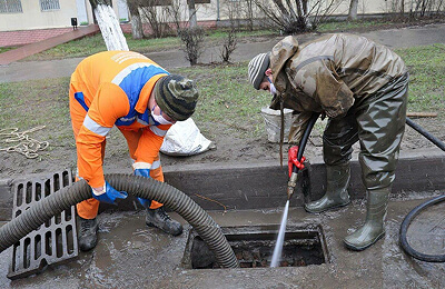 Прочистка засора канализационной трубы на улице Маршала Катукова