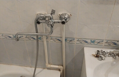 Замена смесителя Iddis в ванной на улице Амундсена