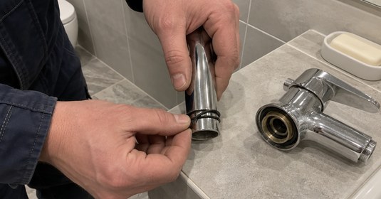 замена уплотнительного кольца излива