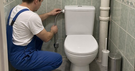 замена бачка унитаза с боковой подводкой